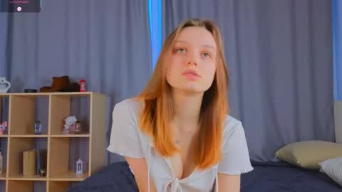 Snapshot of xiaobrunscheen chatting on February 2026 04:10:01 AM Luna and Lina online show from February 2026 04:10:01 AM