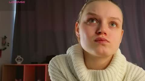 Snapshot of xiaobrunscheen chatting on February 2026 04:06:01 AM Luna and Lina online show from February 2026 04:06:01 AM