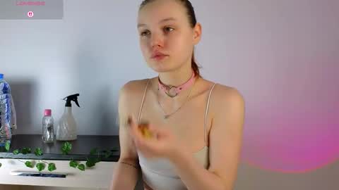 Snapshot of xiaobrunscheen chatting on February 2026 04:06:02 AM Luna and Lina online show from February 2026 04:06:02 AM