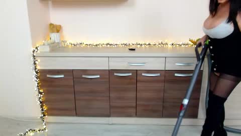 Kim online show from November 2025 05:17:02 PM