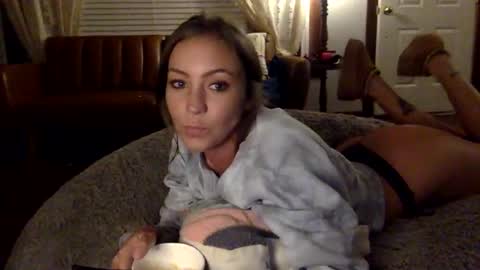 xLacyy online show from October 2025 02:12:02 AM