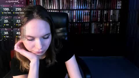 Snapshot of xlindamilfxx chatting on November 2025 12:53:02 PM Linda online show from November 2025 12:53:02 PM