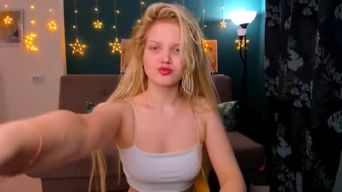 Chloe online show from February 2025 01:53:02 PM