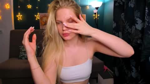 Chloe online show from February 2025 02:27:02 PM