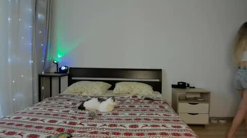 Chloe online show from November 2025 10:47:02 AM