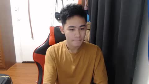 Snapshot of xluminous chatting on December 2024 10:35:02 AM MIKAEL online show from December 2024 10:35:02 AM