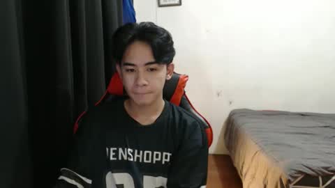 Snapshot of xluminous chatting on September 2025 10:15:01 AM MIKAEL online show from September 2025 10:15:01 AM