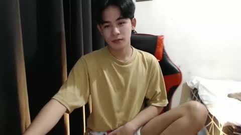 Snapshot of xluminous chatting on November 2025 08:57:02 AM MIKAEL online show from November 2025 08:57:02 AM