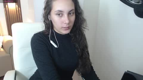 lunna online show from September 2025 08:02:01 PM