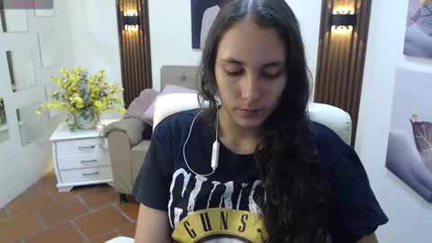 lunna online show from October 2025 07:36:02 PM
