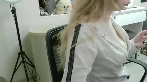 Snapshot of xmilagrosxs chatting on April 2026 09:40:01 AM xMilagrosxs online show from April 2026 09:40:01 AM