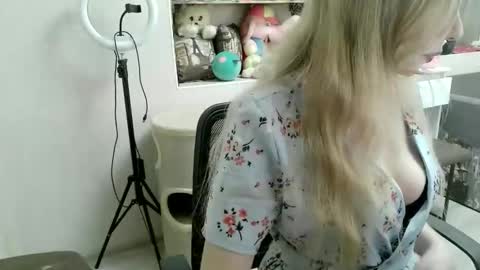 Snapshot of xmilagrosxs chatting on April 2026 12:10:01 PM xMilagrosxs online show from April 2026 12:10:01 PM