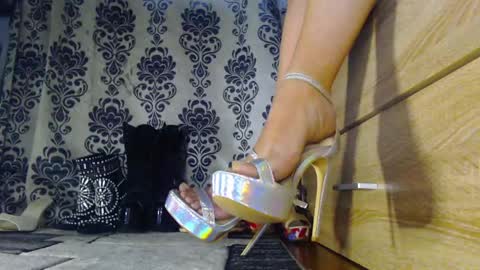 Snapshot of xmistressmonroex chatting on May 2026 06:52:01 AM Monroe online show from May 2026 06:52:01 AM
