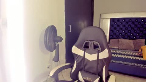 xmistresspervet online show from September 2025 05:51:01 AM