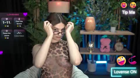 xoxo_molly online show from October 2025 09:13:01 PM