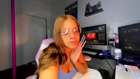 xStarGazingx online show from September 2025 07:58:01 AM