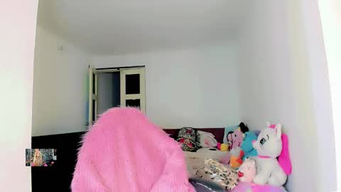 Snapshot of xthesexyboyx chatting on January 2025 04:12:01 AM Femboy Exotic online show from January 2025 04:12:01 AM