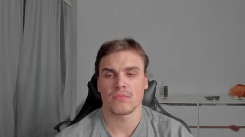 Snapshot of xx_raul_xx_ chatting on March 2026 02:04:02 AM raul online show from March 2026 02:04:02 AM