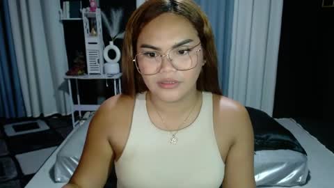 Snapshot of xxkylie_smithxx chatting on April 2026 04:23:01 PM Kylie Smith online show from April 2026 04:23:01 PM