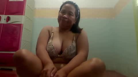 xxpinaymomxx online show from November 2025 07:00:02 AM