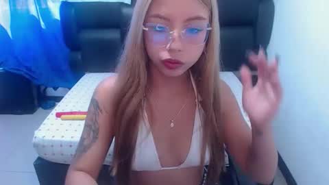 Snapshot of xxsashablondelatinxx chatting on February 2026 02:16:02 PM Sasha Blonde online show from February 2026 02:16:02 PM