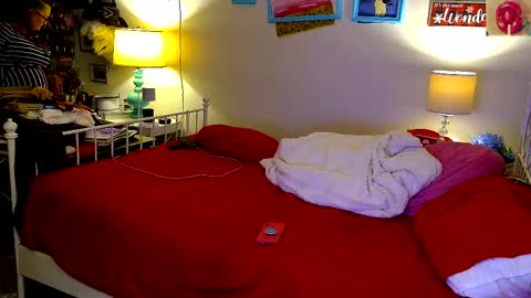 Snapshot of xxstrawberryjanexx chatting on December 2025 07:17:02 AM Strawberry Jane online show from December 2025 07:17:02 AM