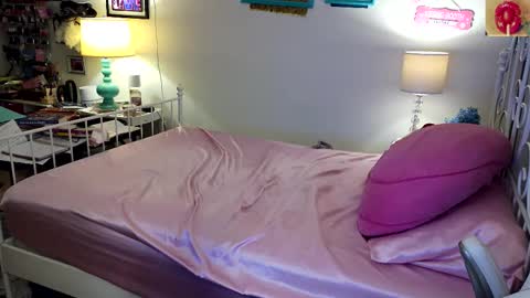 Snapshot of xxstrawberryjanexx chatting on March 2026 06:15:01 AM Strawberry Jane online show from March 2026 06:15:01 AM