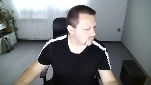 Snapshot of xxstrikerxx chatting on December 2024 12:19:02 PM Eddi online show from December 2024 12:19:02 PM