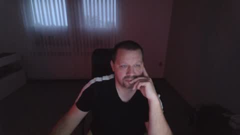 Snapshot of xxstrikerxx chatting on December 2024 07:09:01 AM Eddi online show from December 2024 07:09:01 AM