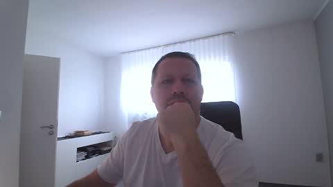 Snapshot of xxstrikerxx chatting on December 2024 10:19:01 AM Eddi online show from December 2024 10:19:01 AM