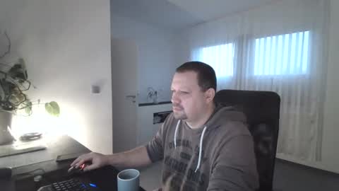 Snapshot of xxstrikerxx chatting on January 2025 07:32:02 AM Eddi online show from January 2025 07:32:02 AM