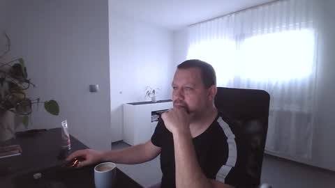 Snapshot of xxstrikerxx chatting on January 2025 12:19:02 PM Eddi online show from January 2025 12:19:02 PM