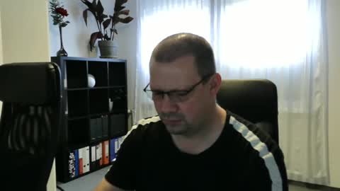 Snapshot of xxstrikerxx chatting on October 2025 07:34:01 AM Eddi online show from October 2025 07:34:01 AM