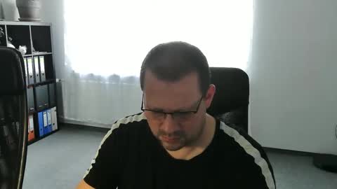 Snapshot of xxstrikerxx chatting on December 2025 09:37:01 AM Eddi online show from December 2025 09:37:01 AM