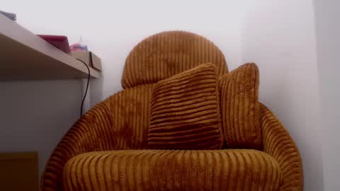 Lola online show from February 2025 01:44:02 PM