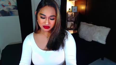 OLIVIA online show from December 2024 05:10:01 PM