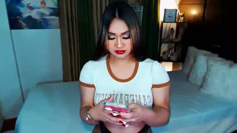 OLIVIA online show from January 2025 08:14:02 PM