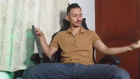 Snapshot of xxxhome_alonexxx chatting on June 2026 07:27:02 PM Kev online show from June 2026 07:27:02 PM