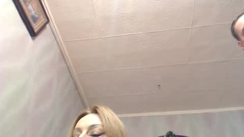 Snapshot of xxxkinkycpl chatting on December 2024 07:51:02 AM isa and gonzo online show from December 2024 07:51:02 AM