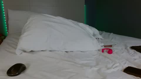 Lil Luna online show from December 2025 11:56:01 PM