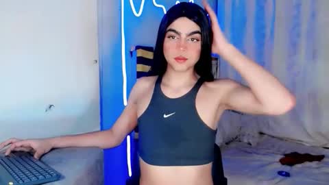 xyaraluv_ online show from April 2026 12:05:02 AM