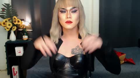 Snapshot of xyournightmarequeenx chatting on December 2024 11:09:02 PM QueenMarina online show from December 2024 11:09:02 PM