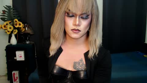 Snapshot of xyournightmarequeenx chatting on January 2025 01:59:02 AM QueenMarina online show from January 2025 01:59:02 AM