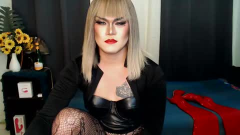 Snapshot of xyournightmarequeenx chatting on February 2025 01:46:02 AM QueenMarina online show from February 2025 01:46:02 AM