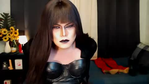 Snapshot of xyournightmarequeenx chatting on October 2025 05:49:02 AM QueenMarina online show from October 2025 05:49:02 AM