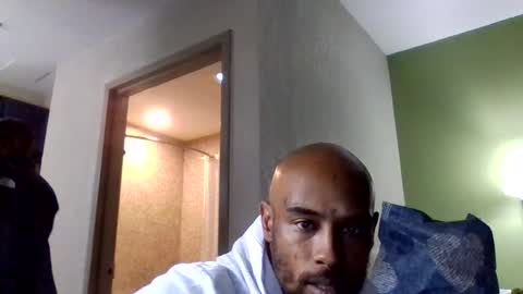 Snapshot of yallfavoritecouple chatting on May 2026 05:24:01 AM YallFav0rit3couple online show from May 2026 05:24:01 AM