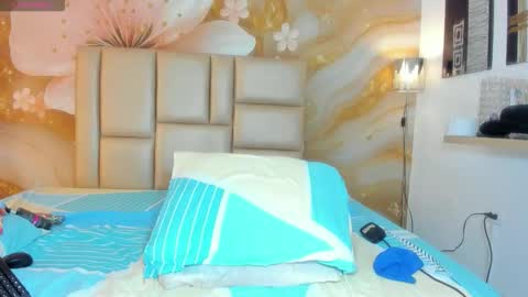 Naomi online show from December 2025 09:10:02 PM