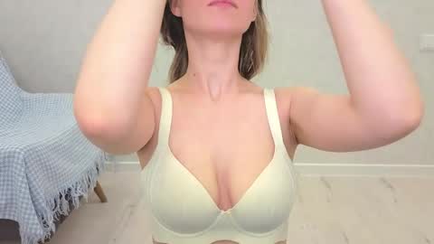 Snapshot of yana_squrel_22 chatting on April 2026 11:35:02 PM Yana online show from April 2026 11:35:02 PM