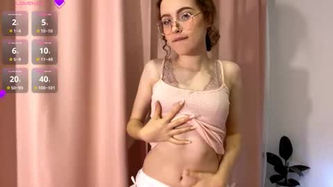 Snapshot of yaniraekberg chatting on November 2025 06:10:01 PM Marry online show from November 2025 06:10:01 PM