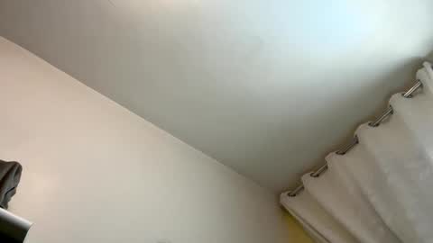 Snapshot of yannisv chatting on April 2026 05:33:02 PM yannisv online show from April 2026 05:33:02 PM